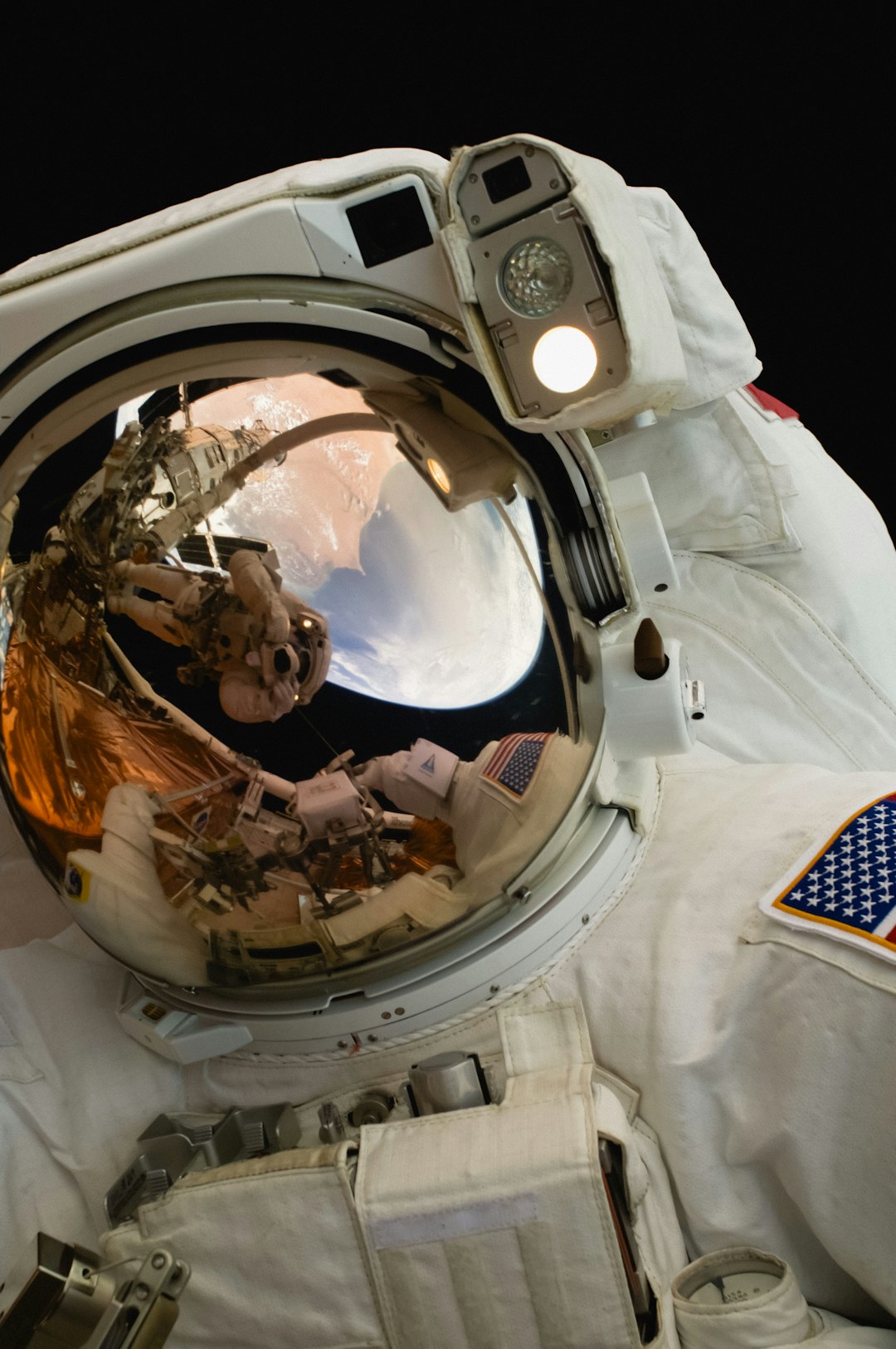 Astronaut lamp and humidifier placed on a modern desk, showcasing their unique design and daily use benefits